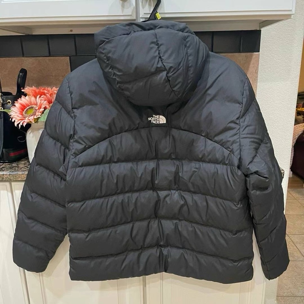 North face - Picture 2 of 5